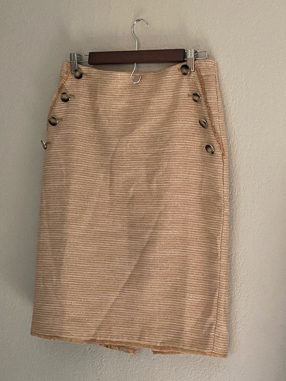 Ann Taylor Beige W/ Gold Thread Textured Button-Accent Pencil Skirt NWOT Size 4